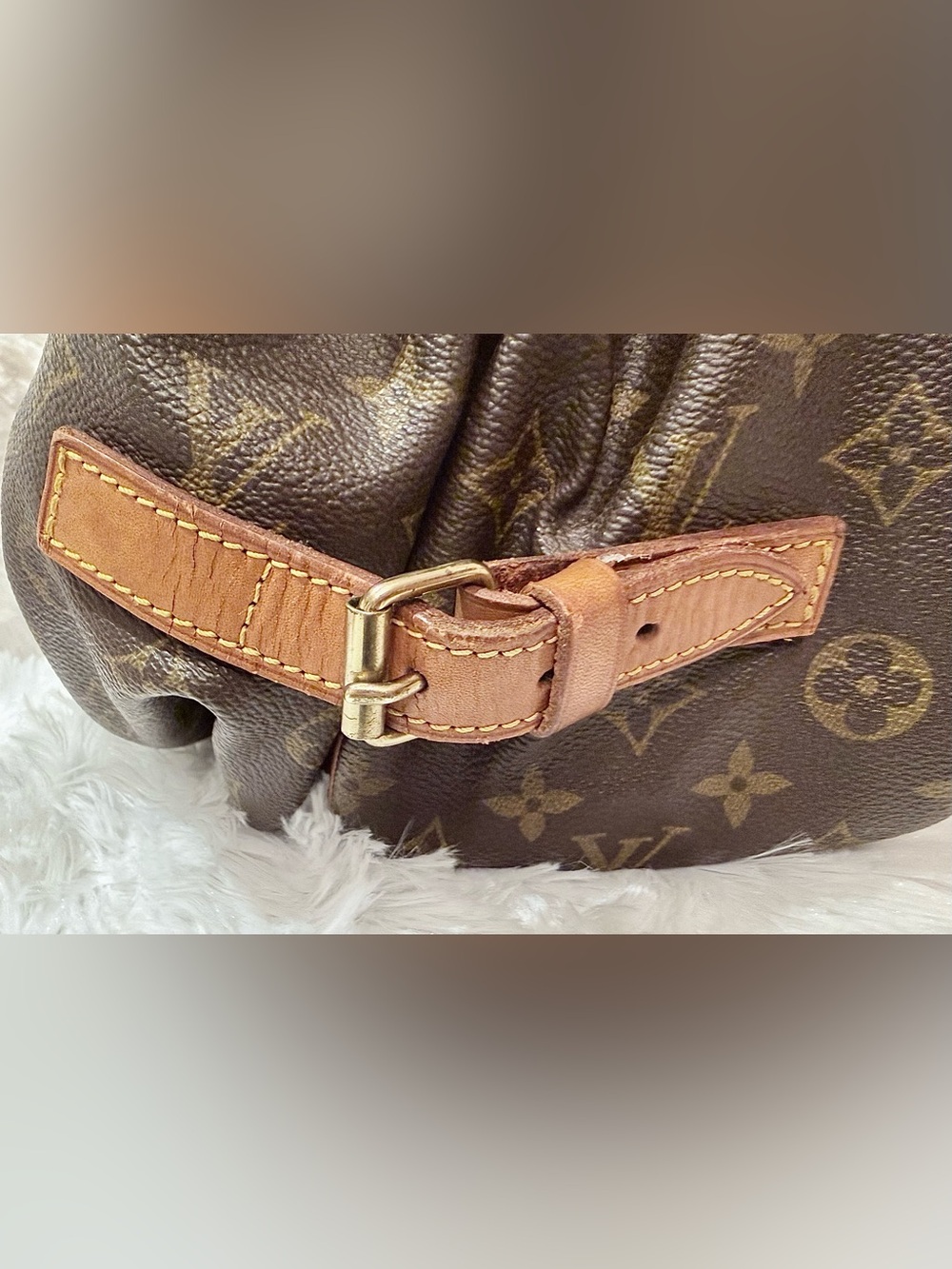 Louis Vuitton vintage Saumur 35 Monogram Crossbody - Picture 10 of 16